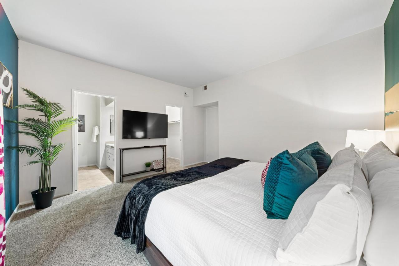 Beverly Hills Chic 2 Bed 2Bath With Patio And Parking 309 ロサンゼルス エクステリア 写真