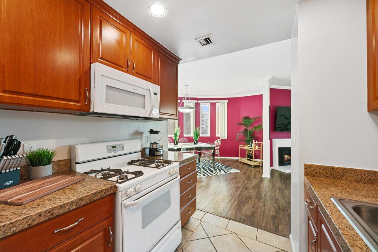 Beverly Hills Chic 2 Bed 2Bath With Patio And Parking 309 ロサンゼルス エクステリア 写真