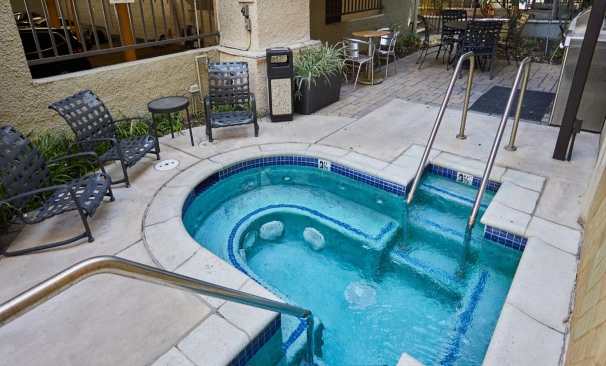 Beverly Hills Chic 2 Bed 2Bath With Patio And Parking 309 ロサンゼルス エクステリア 写真