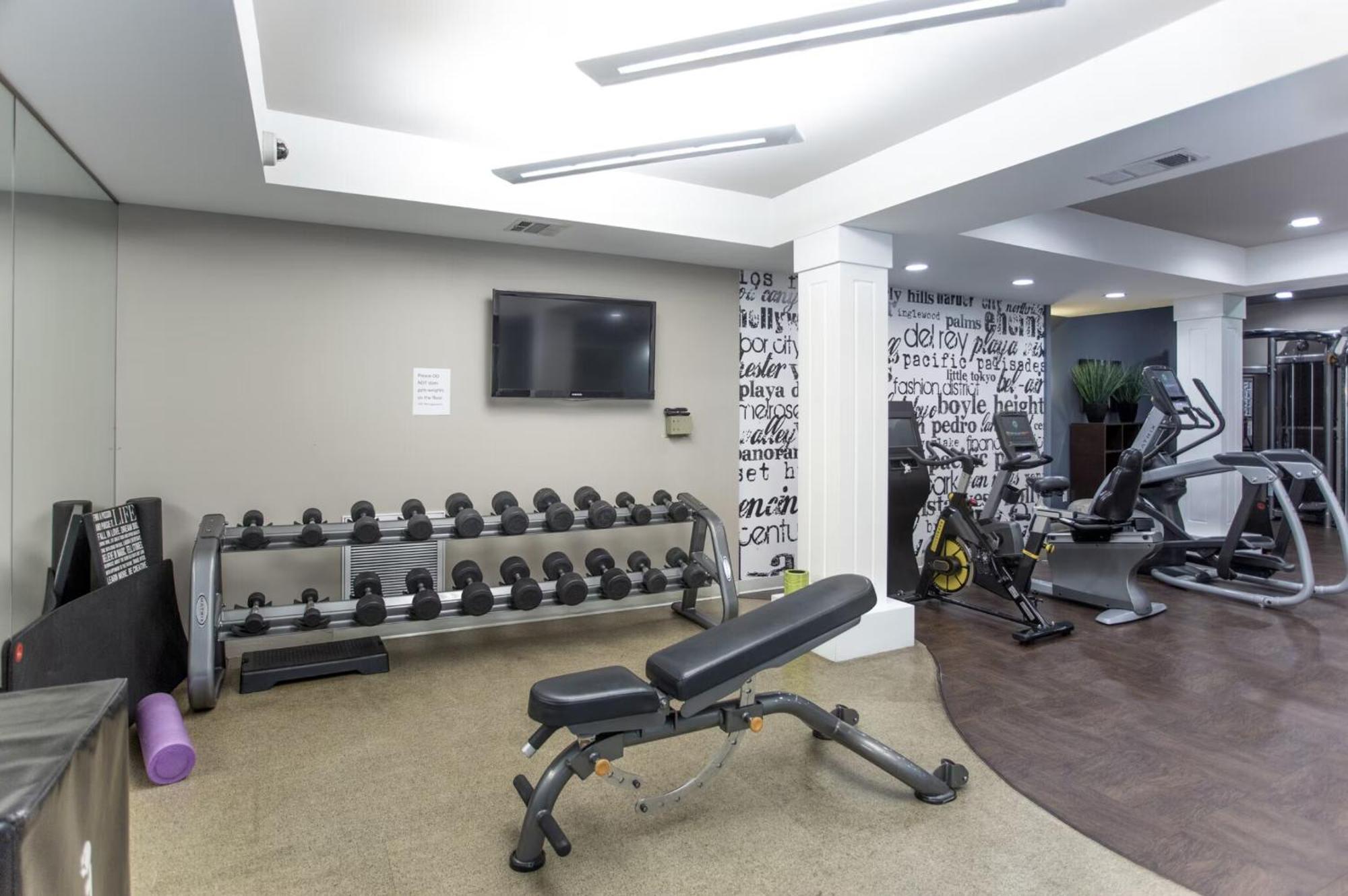 Beverly Hills Chic 2 Bed 2Bath With Patio And Parking 309 ロサンゼルス エクステリア 写真